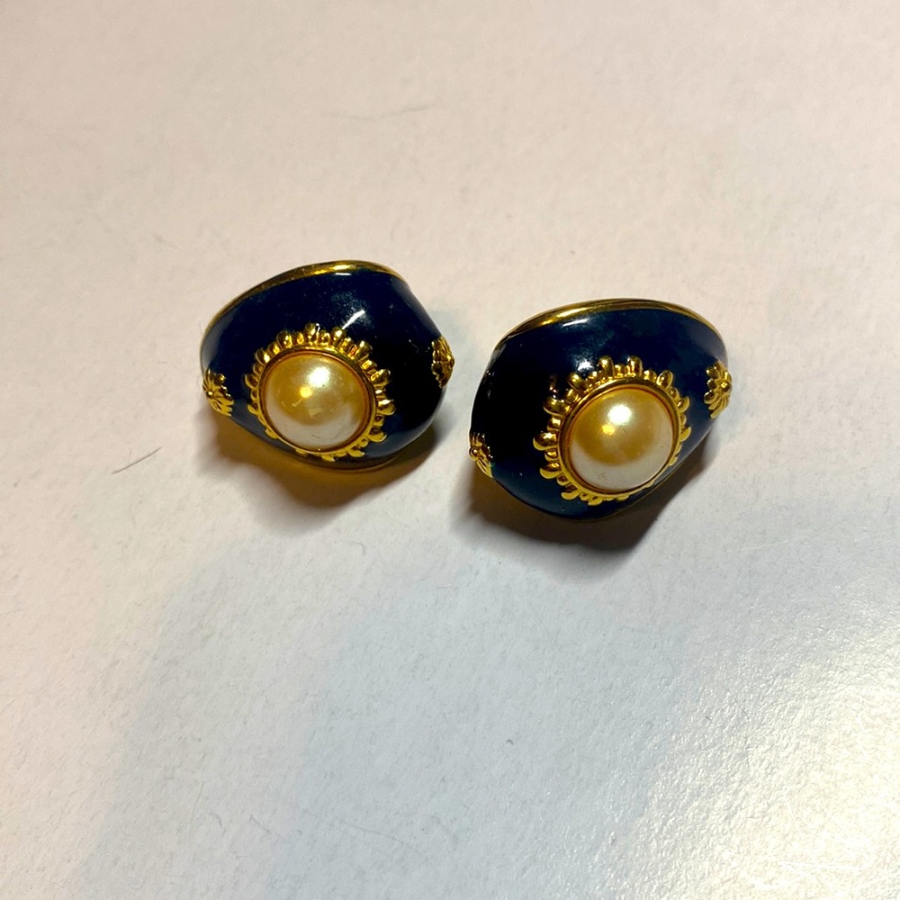 Joan Rivers Faux Pearl and Navy enamel clip on earrings